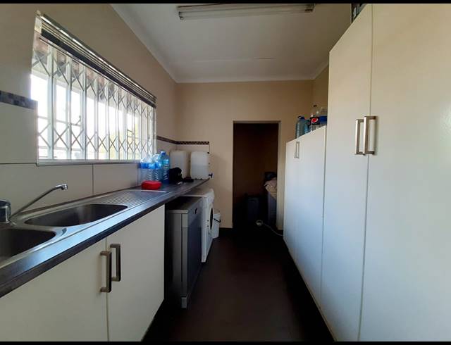 5 BEDROOM HOUSE TO LET IN VAALPARK